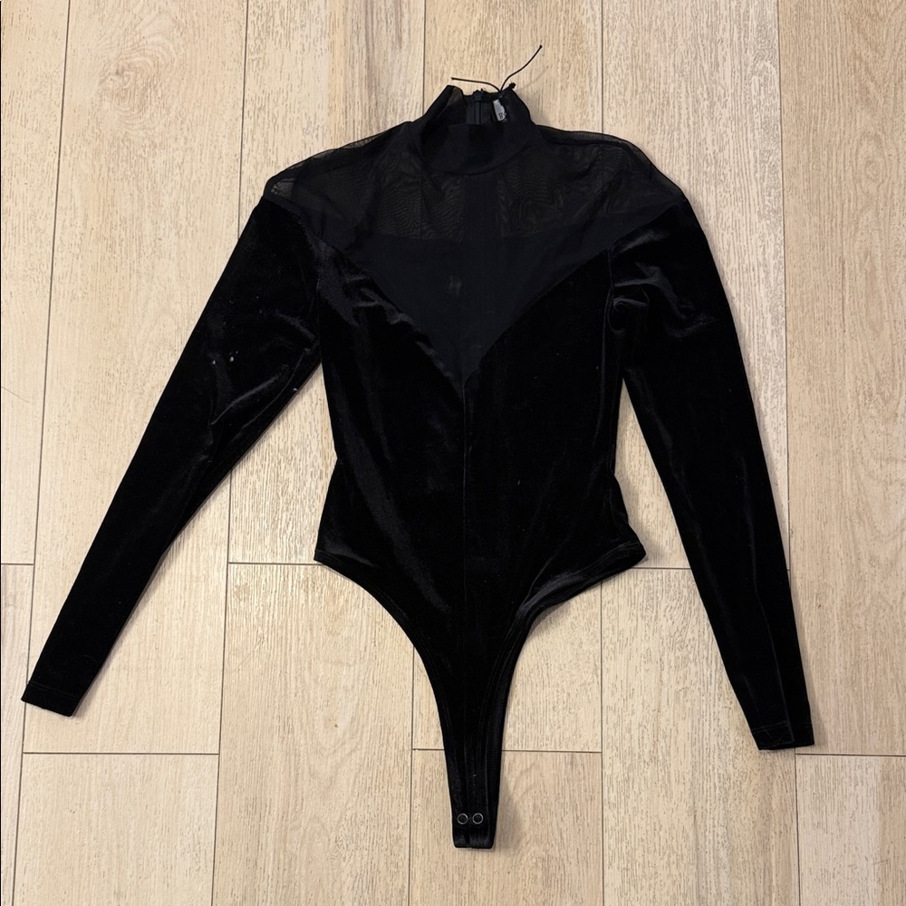 Bardot Black Velvet Bodysuit Size Small